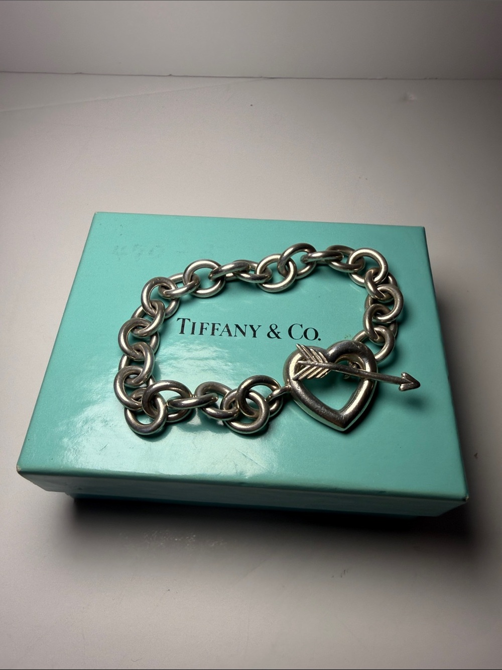 Tiffany & Co. Vintage 925 Silver Heart Toggle Bracelet with Arrow - Picture 2 of 7